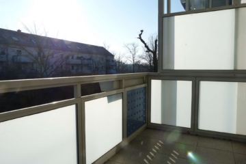 Ziehen Sie jetzt in Ihre große 2-Zimmer-Wohnung mit Balkon, 06237 Leuna, Etagenwohnung