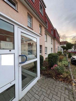 Hell, modern, frisch renoviert und mit Stellplatz, 06237 Leuna, Etagenwohnung