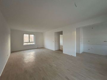 Hell, modern, frisch renoviert und mit Stellplatz, 06237 Leuna, Etagenwohnung