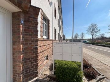 Ganz neu mit Dusche und Balkon, 06237 Leuna, Etagenwohnung