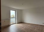 Wohnzimmer - Hell und mit sonnigem Balkon