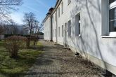 Hausansicht - Wunderbar helle, großzügige Wohnung im Erdgeschoß