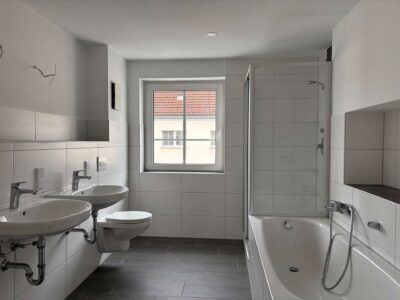 Ganz oben, mit Balkon und Stellplatz, 06237 Leuna, Dachgeschosswohnung