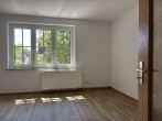Wohnzimmer - Alles neu im 1. Obergeschoss mit Garage und großem Garten