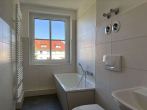 Badezimmer - Alles neu im 1. Obergeschoss mit Garage und großem Garten