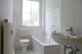 Badezimmer - Schön große Zimmer im Erdgeschoss