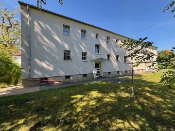 Alles ganz neu, ganz ruhig in kleinem Mehrfamilienhaus, 06237 Leuna, Etagenwohnung