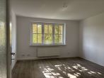 Wohnzimmer - In ruhigem 4-Familienhaus mit großem Garten
