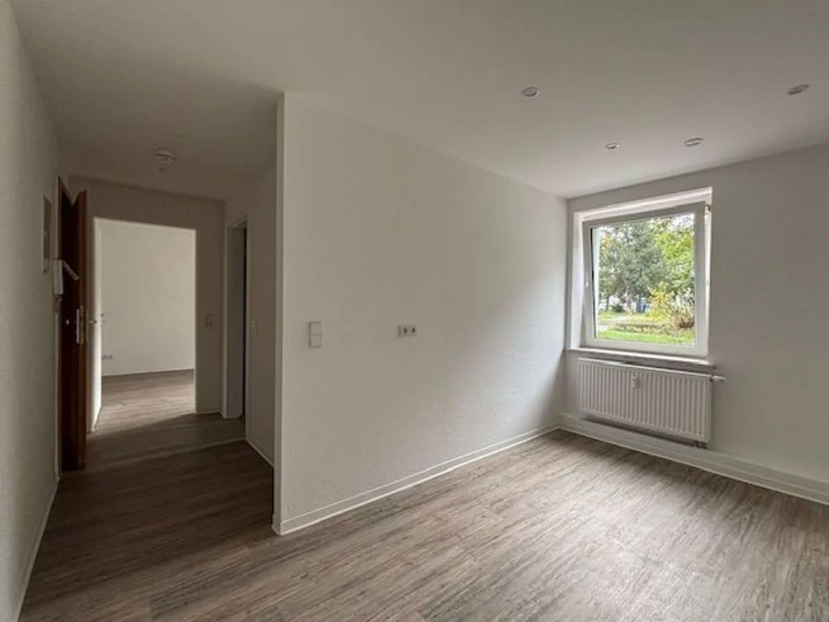 Blick von der Küche in die Woh